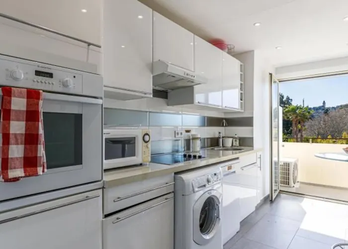 Tamanaco 1-bedroom With Balcony Sea View And Pool *